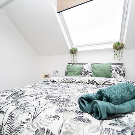 Move Inn Estates - Multiple Rooms London Bagian luar foto