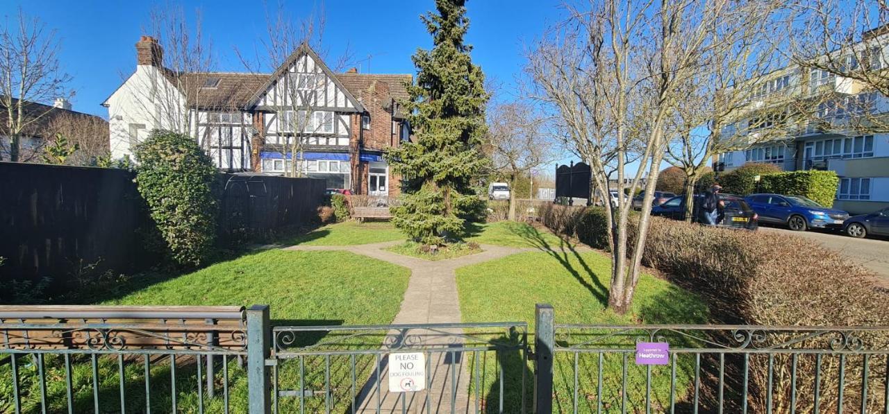 Move Inn Estates - Multiple Rooms London Bagian luar foto