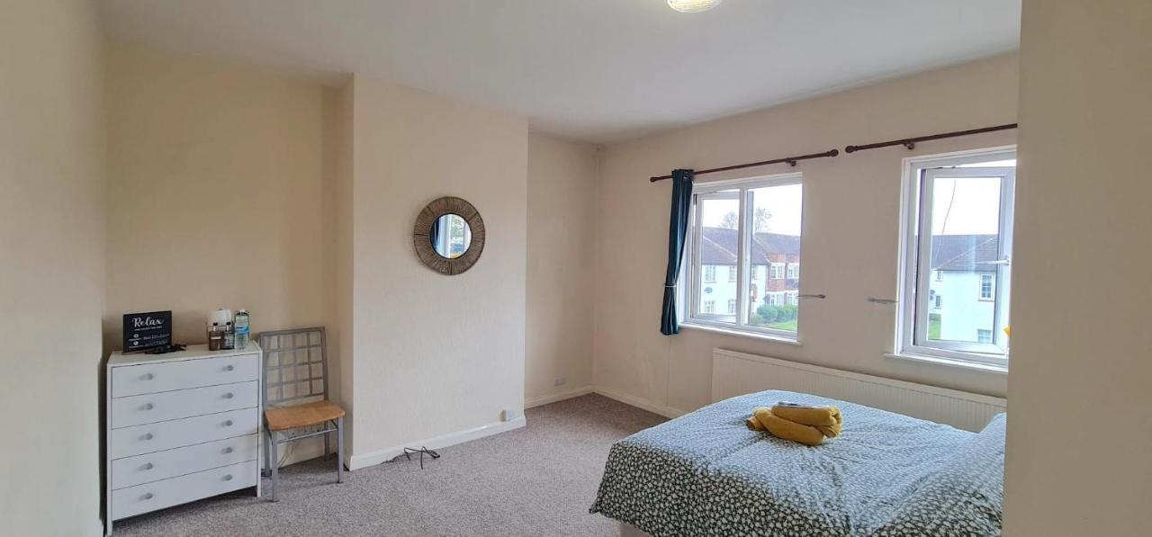 Move Inn Estates - Multiple Rooms London Bagian luar foto