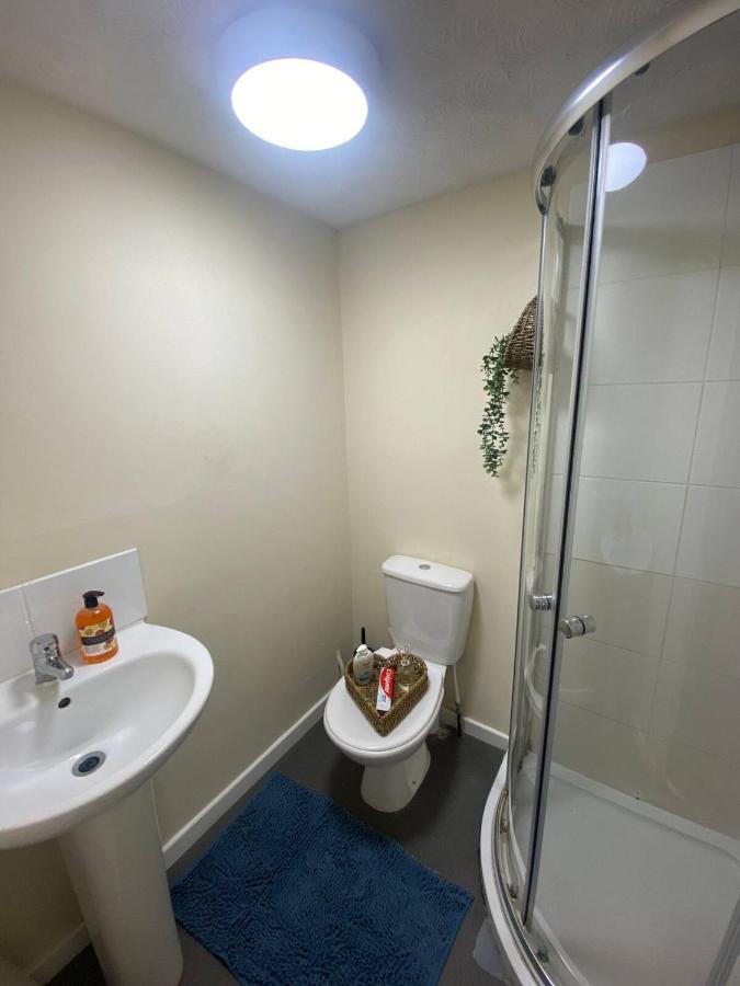 Move Inn Estates - Multiple Rooms London Bagian luar foto