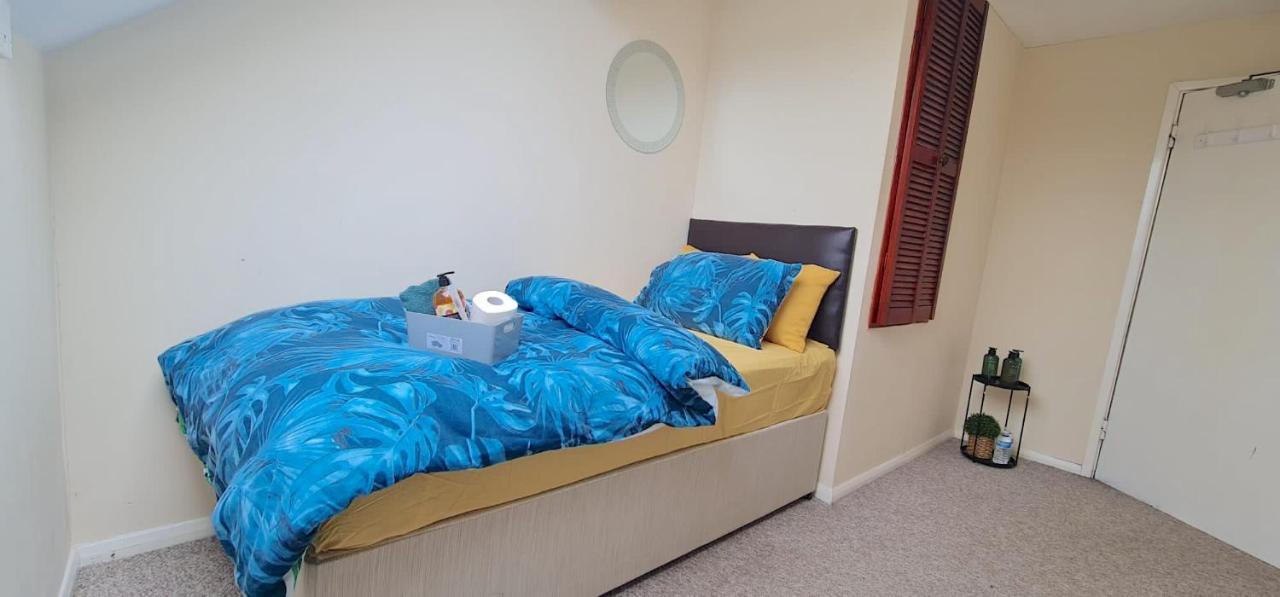 Move Inn Estates - Multiple Rooms London Bagian luar foto