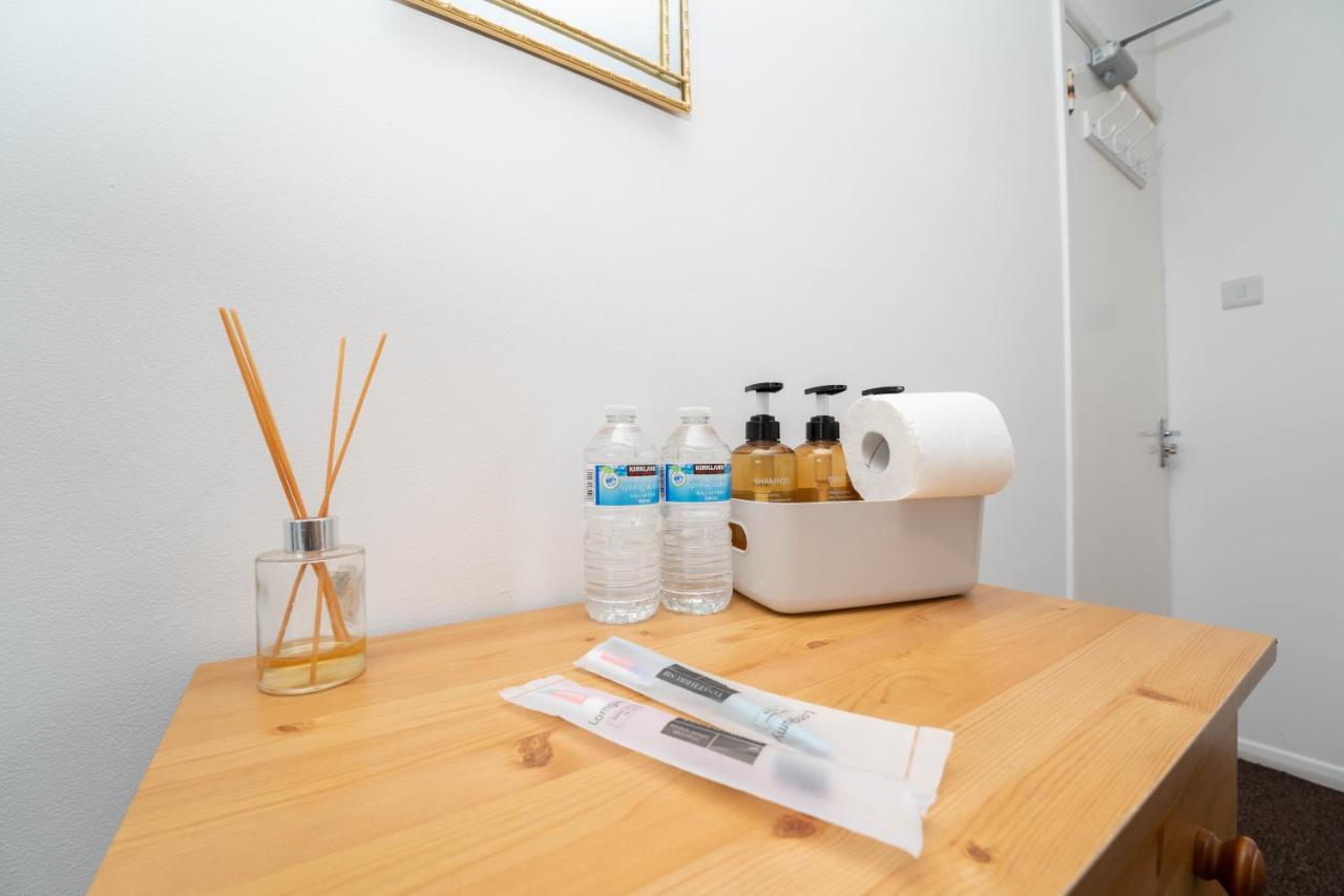 Move Inn Estates - Multiple Rooms London Bagian luar foto