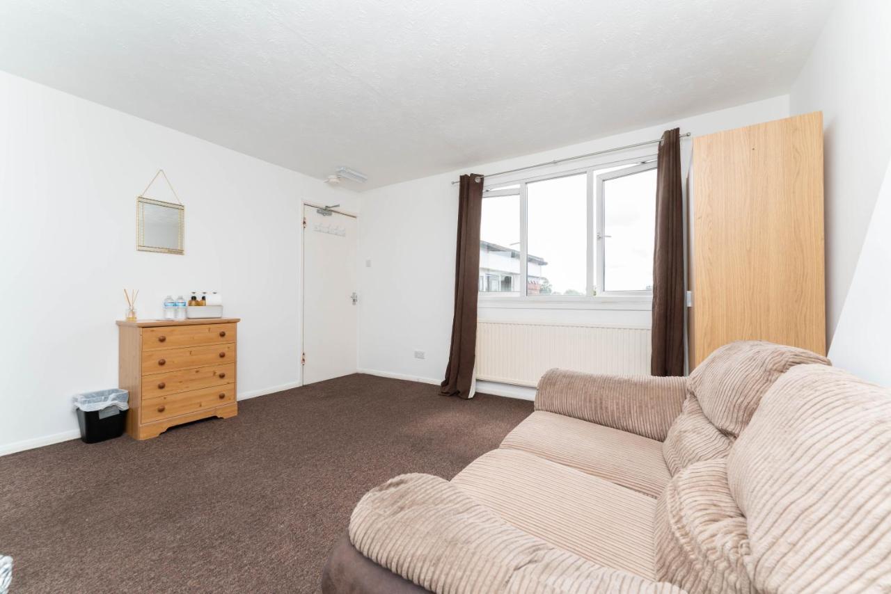 Move Inn Estates - Multiple Rooms London Bagian luar foto