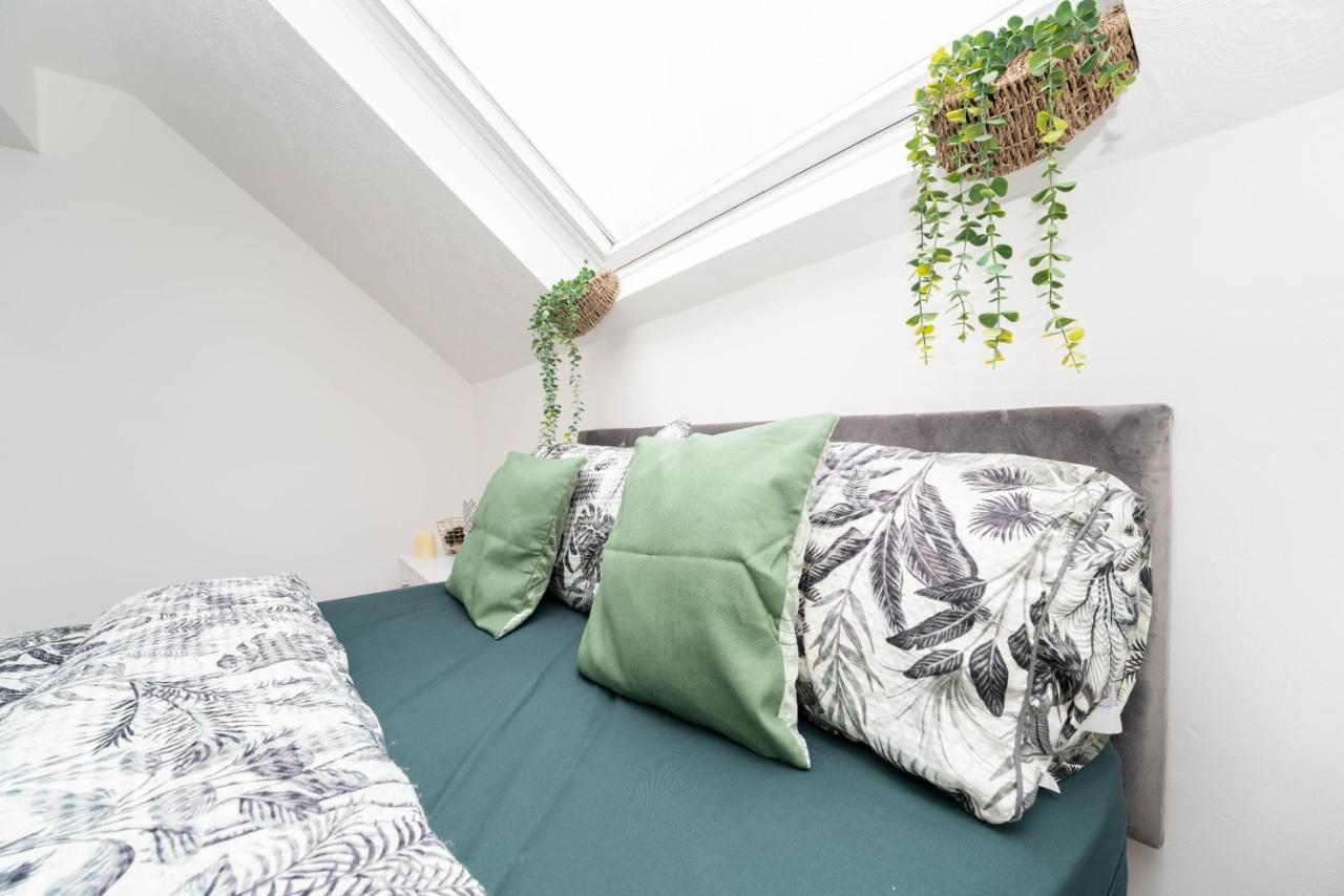 Move Inn Estates - Multiple Rooms London Bagian luar foto