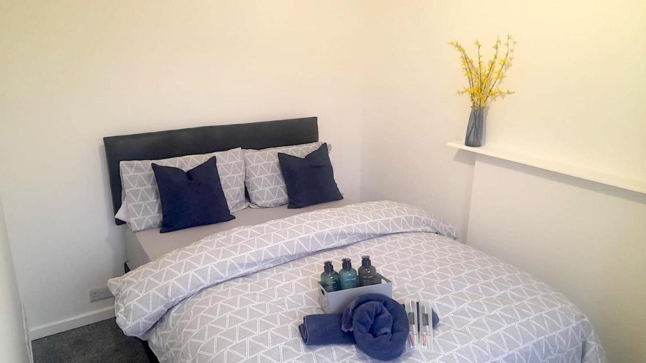 Move Inn Estates - Multiple Rooms London Bagian luar foto